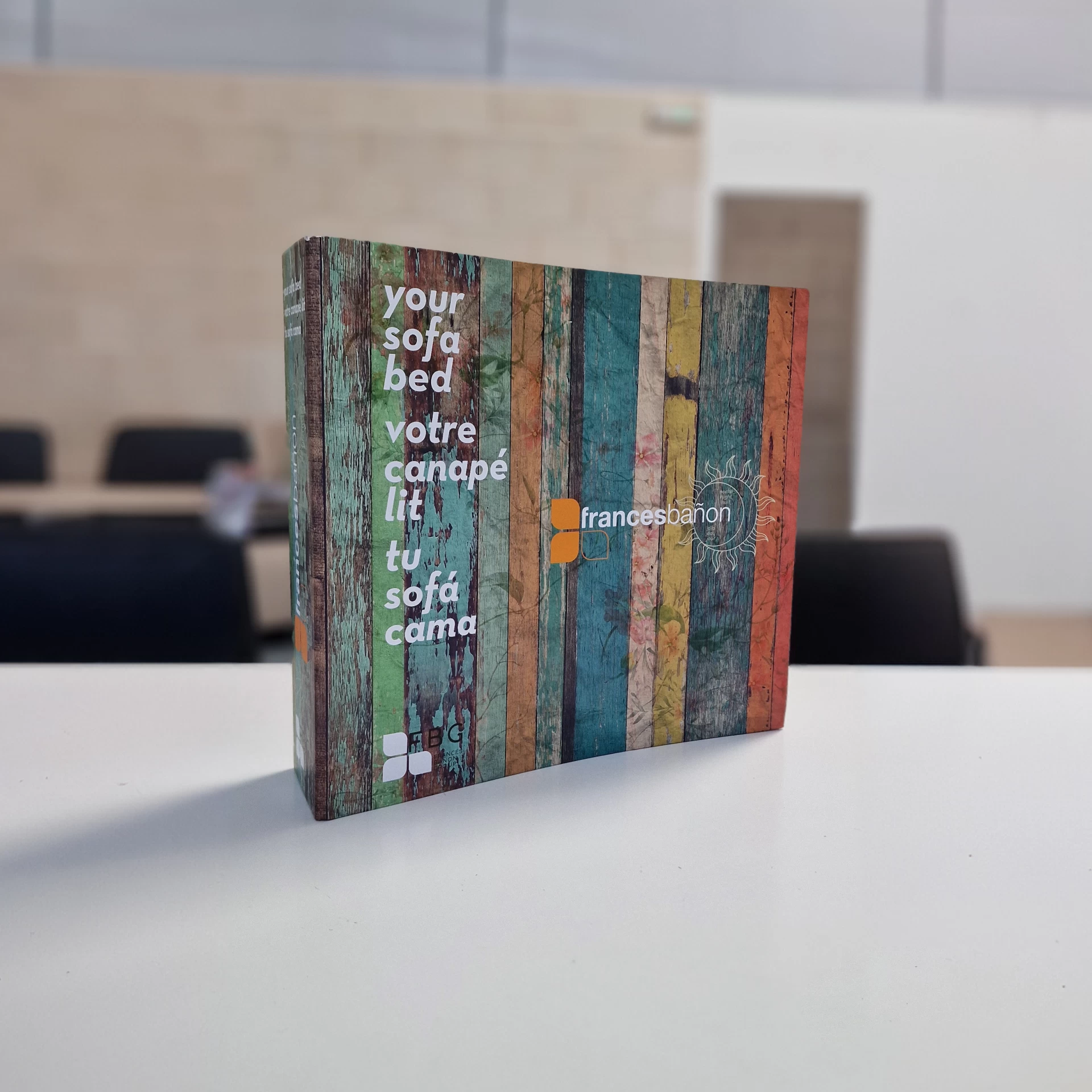 Pr�sentation du nouveau catalogue de canap�s-lits fran�ais Ba��n